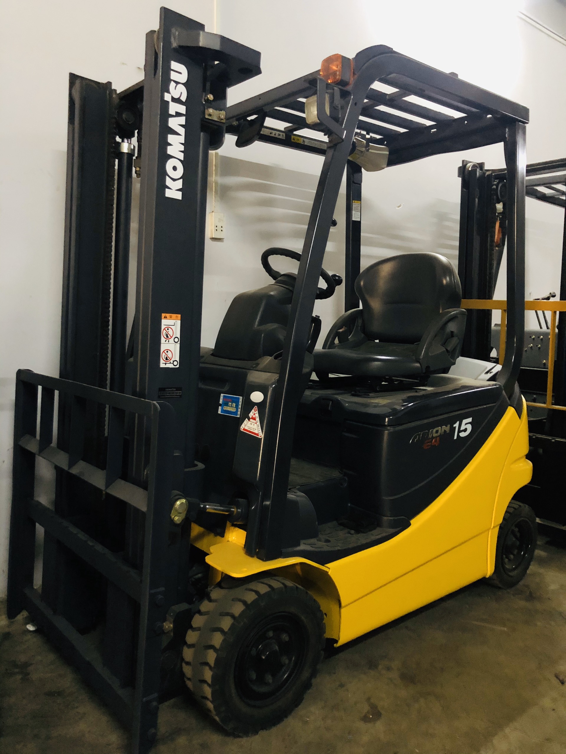 FB15-12 Xe nâng điện Komatsu 3 met.jpg (784 KB)